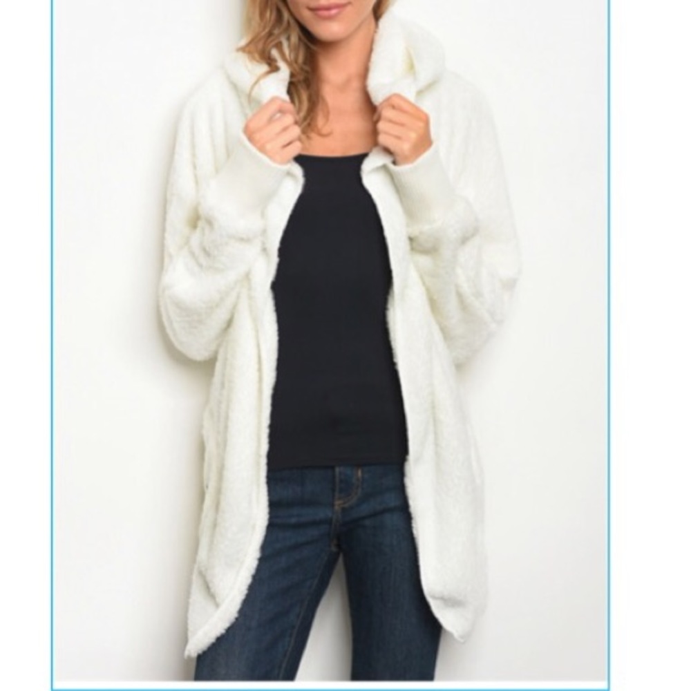 ✨LAST ONE✨Soft Sherpa winter white hooded jacket - Picture 2 of 3